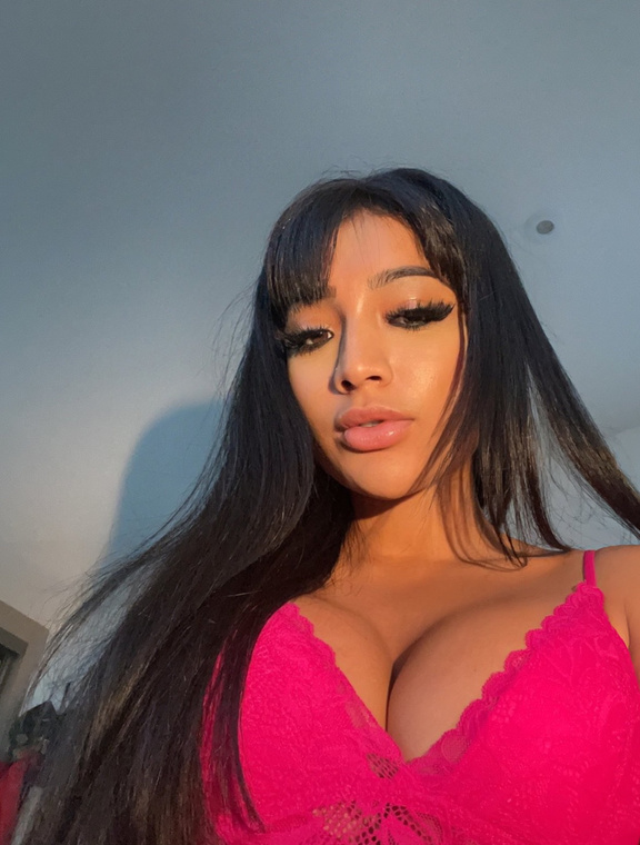 Yasmina Khan